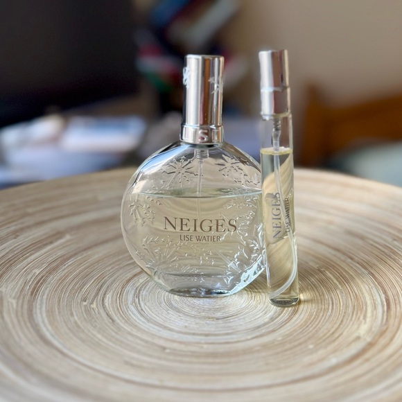 Lise Watier Neiges Perfume Set, slightly used - Picture 1 of 4